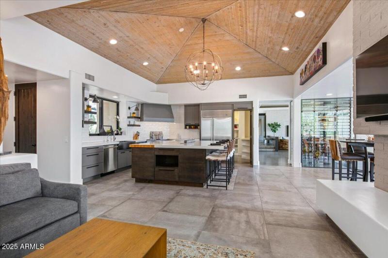 01-Family Room To Kitchen