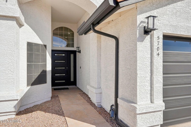 7-web-or-mls-E Estrid Ave-007