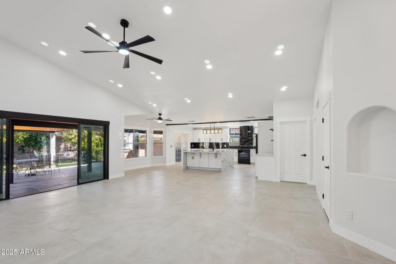 11-web-or-mls-E Estrid Ave-011