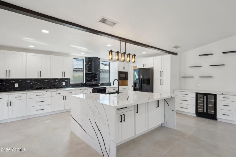 13-web-or-mls-E Estrid Ave-013