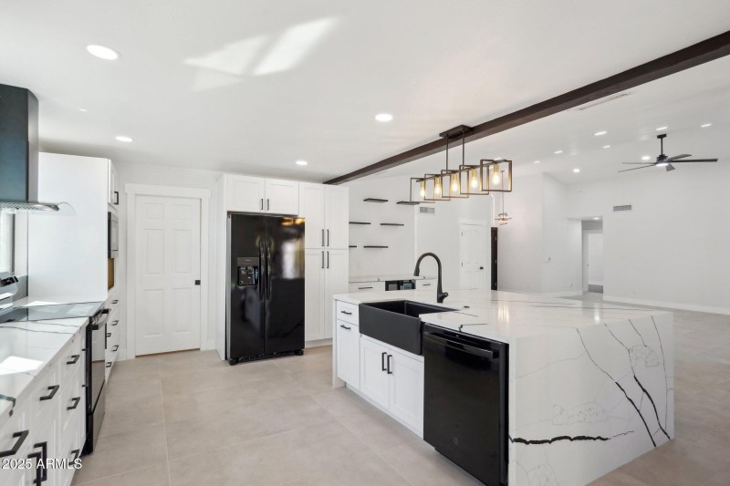 15-web-or-mls-E Estrid Ave-015