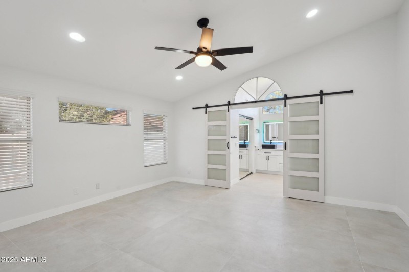21-web-or-mls-E Estrid Ave-021