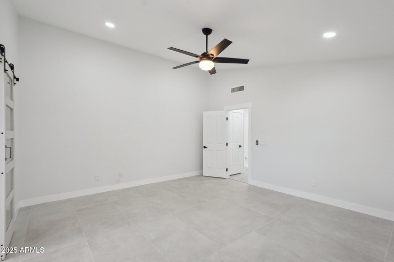 22-web-or-mls-E Estrid Ave-022