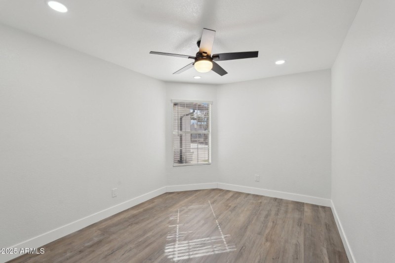 18-web-or-mls-E Estrid Ave-018