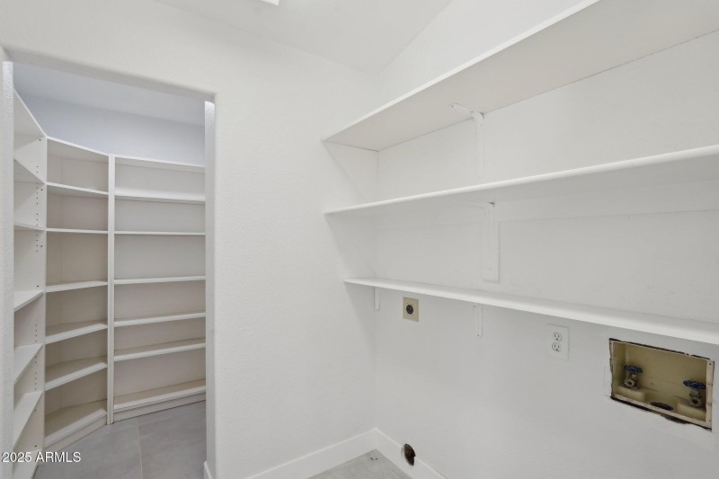 25-web-or-mls-E Estrid Ave-025