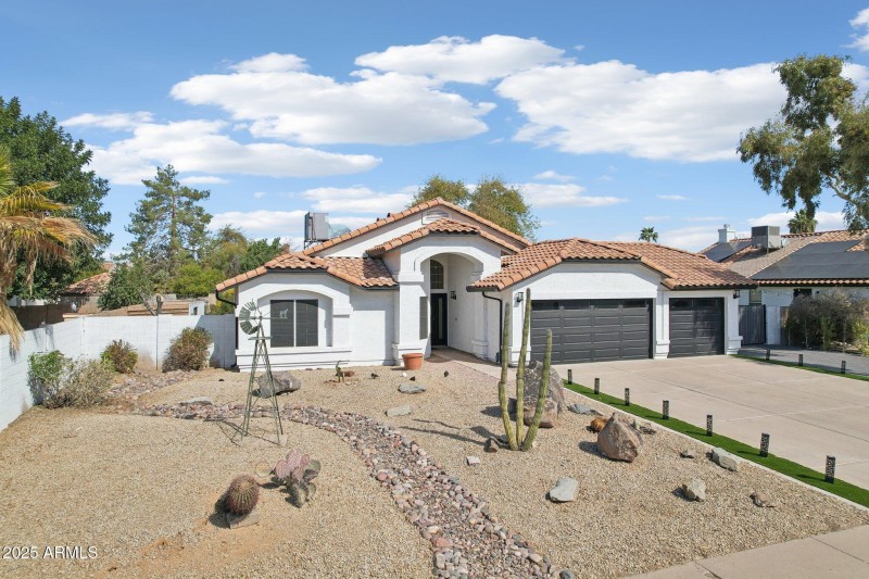 43-web-or-mls-E Estrid Ave-043