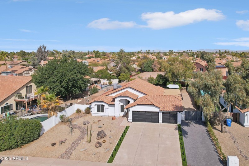 45-web-or-mls-E Estrid Ave-045
