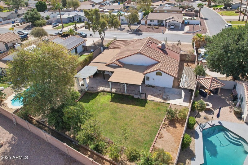 53-web-or-mls-E Estrid Ave-053
