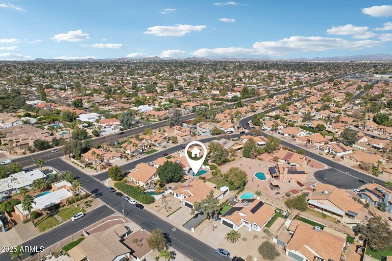 49-web-or-mls-E Estrid Ave-049