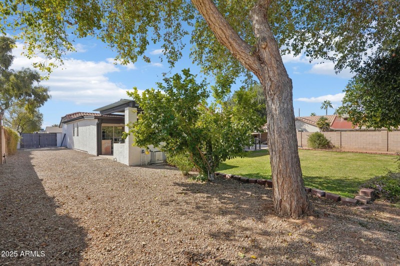 40-web-or-mls-E Estrid Ave-040