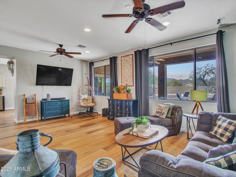 04-Living-room-(4)
