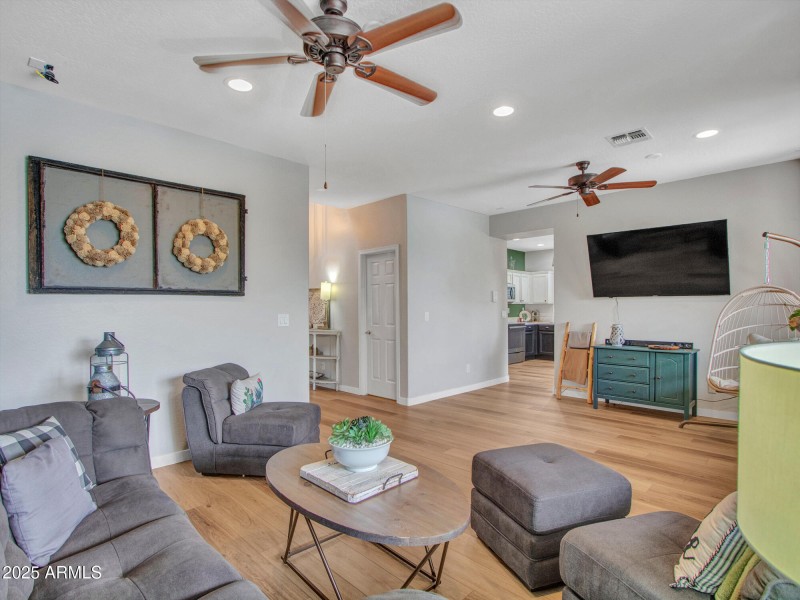 04-Living-room-(5)
