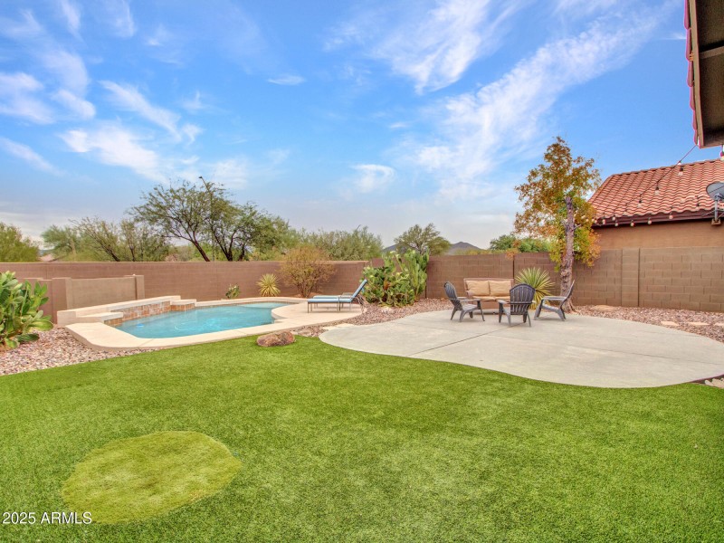 08-Patio-&-yard-(6)