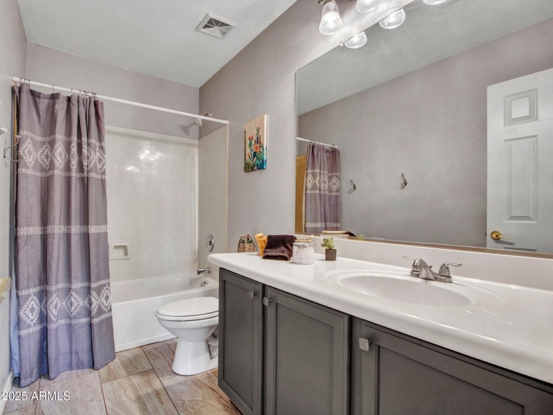 16-Hall-bath