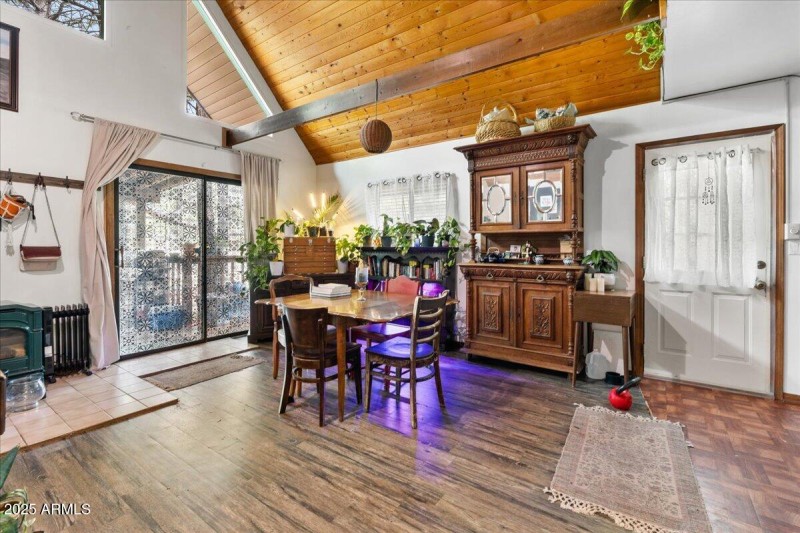 05-Entry to Dining Area