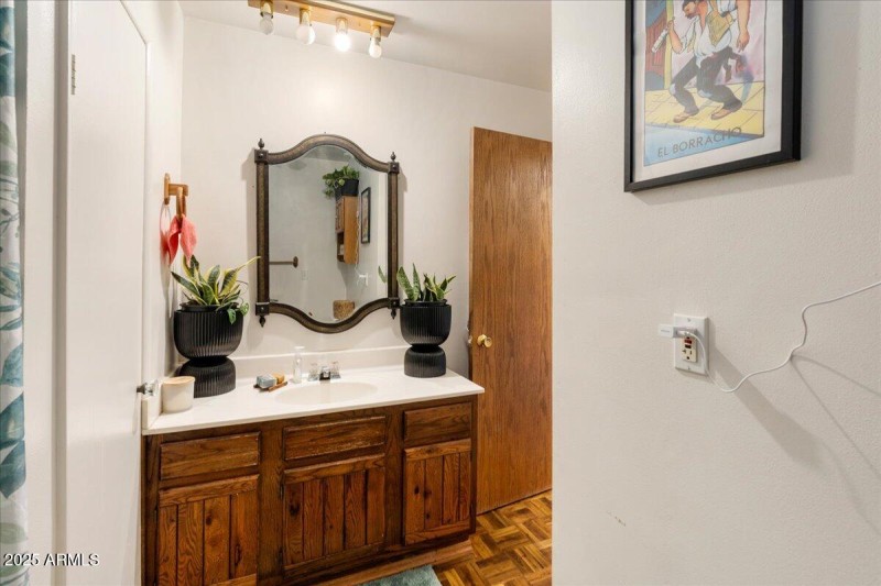 11-Bathroom