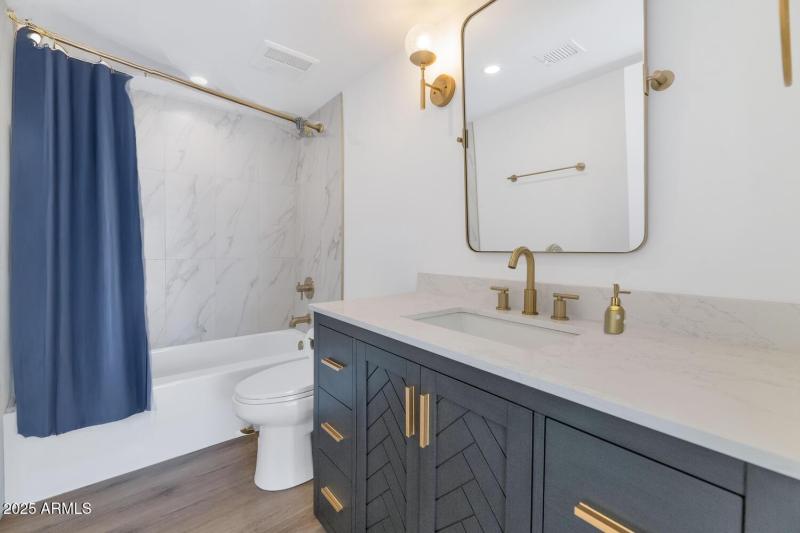 2323 N Central Ave-large-030-021-2323 N