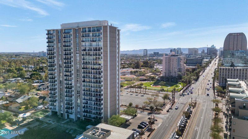 2323 N Central Ave-large-003-002-2323 N