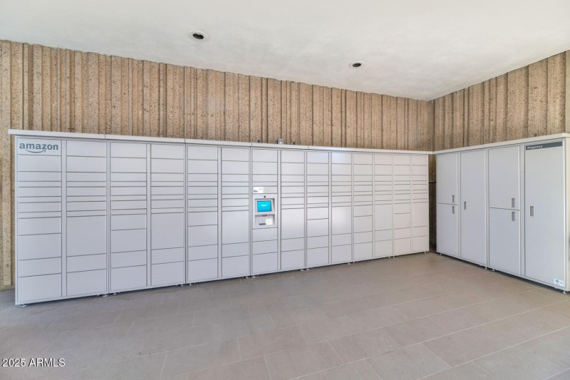 2323 N Central Ave-large-038-038-2323 N