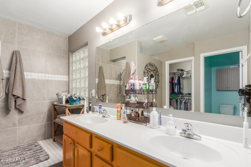 18 Master Bathroom