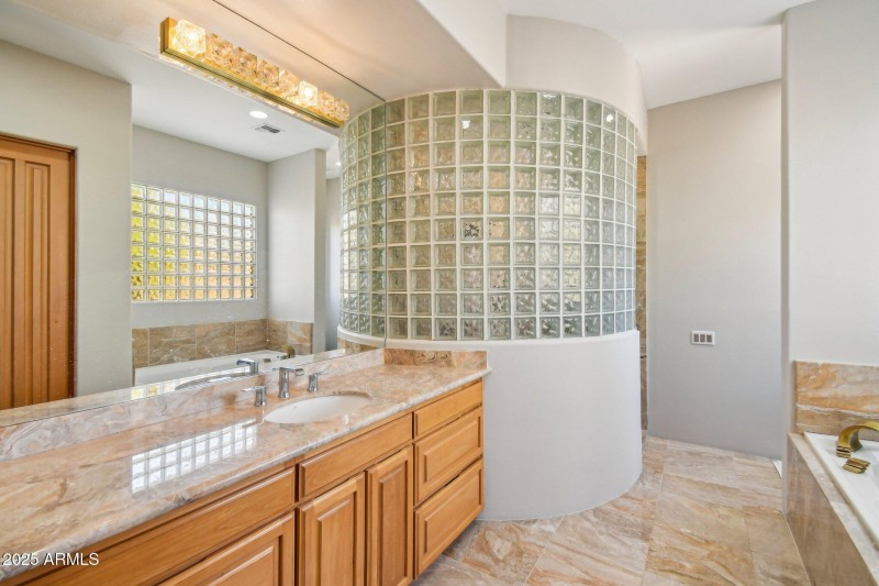 3rd bedroom suite washroom