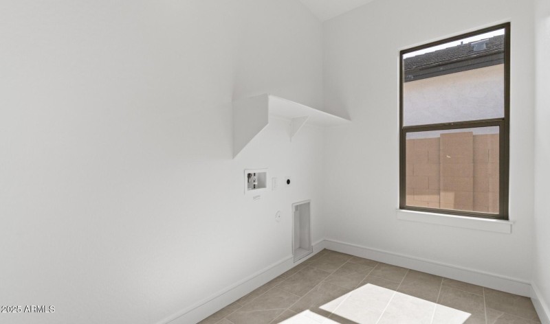 Edgewood Lot #1 Laundry (Large)