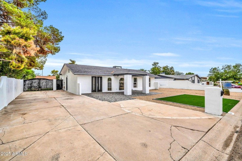 4301 E Bluefield Ave-3