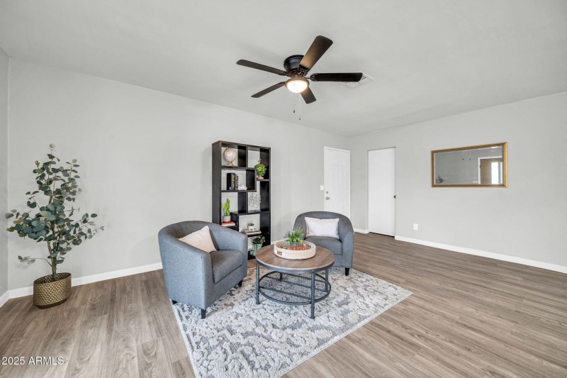 4301 E Bluefield Ave-12