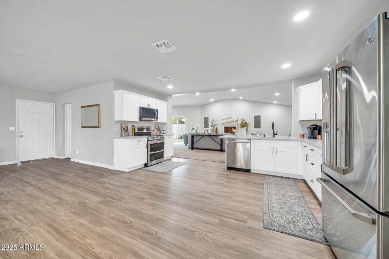 4301 E Bluefield Ave-14