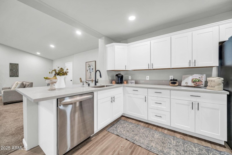 4301 E Bluefield Ave-15