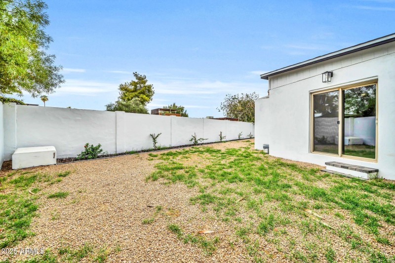 4301 E Bluefield Ave-32