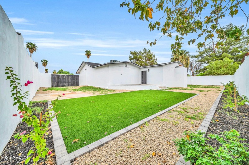 4301 E Bluefield Ave-37