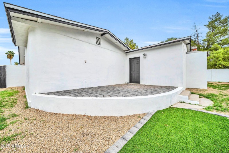 4301 E Bluefield Ave-39