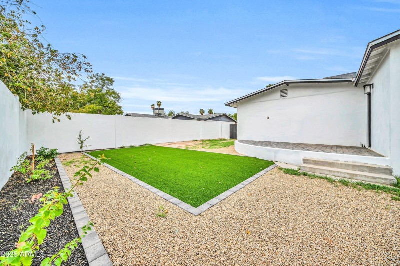 4301 E Bluefield Ave-40