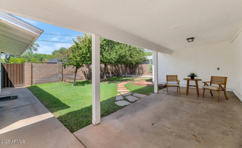4642 N 31st St-large-034-036-TOD6244-150