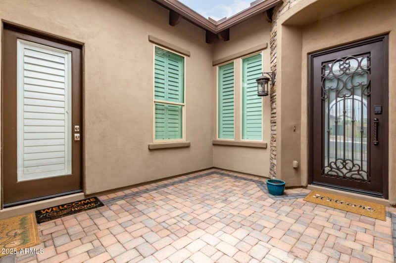 Separate Entrances/Courtyard