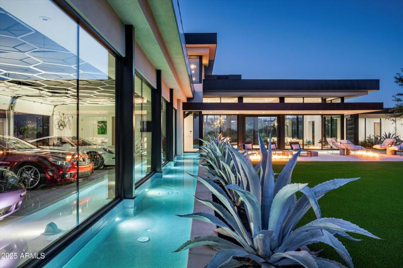 Lighted water feature surround