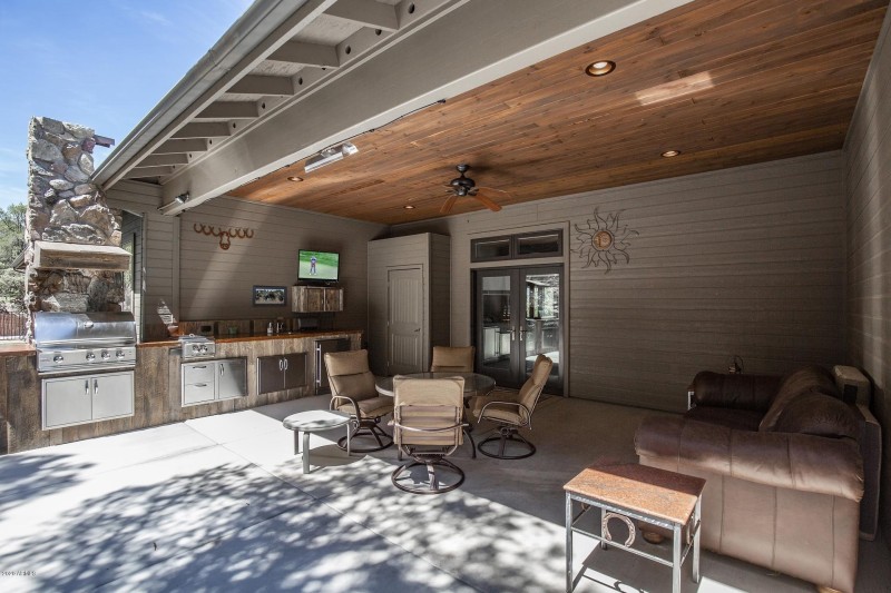 Outdoor Kitchen