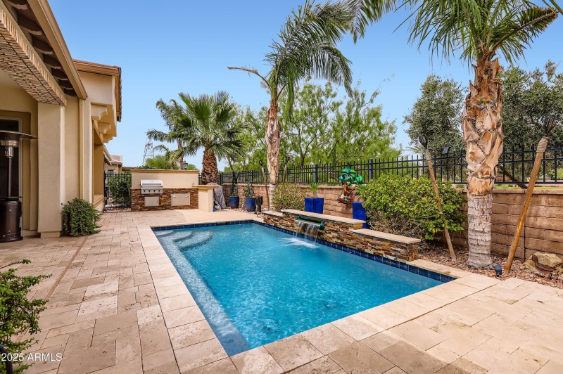 Sparkling Pool w Pebble Finish