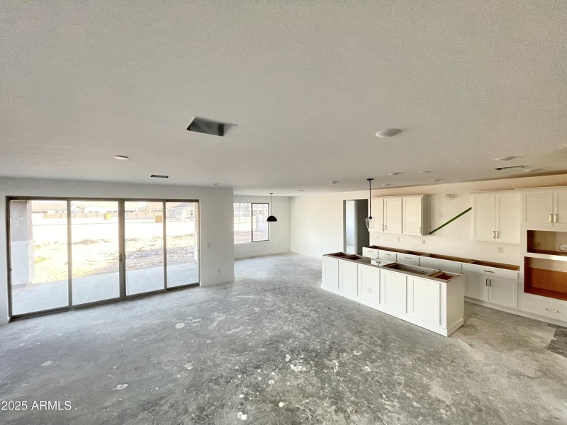 29 greatroom kitchen and nook with 4 pan