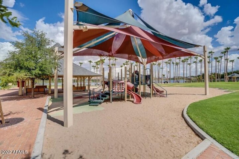 55. Estrella South Lake Park