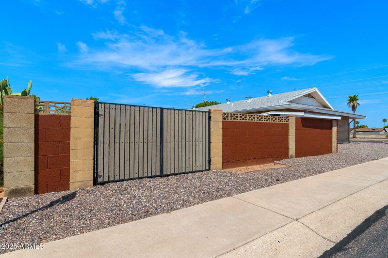 03__6249 E University Dr