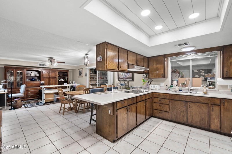 09__6249 E University Dr
