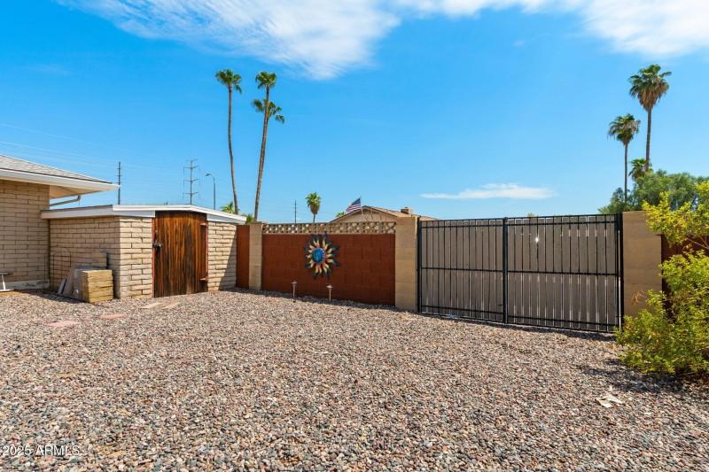 21__6249 E University Dr