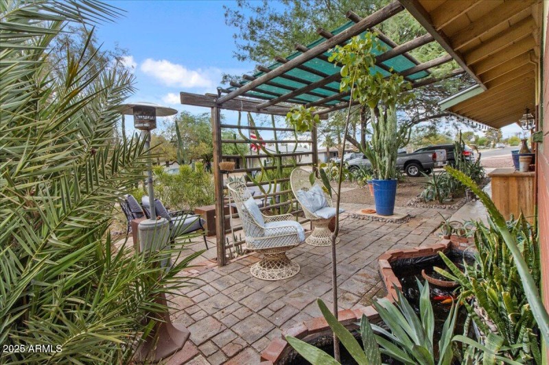 06-Front patio