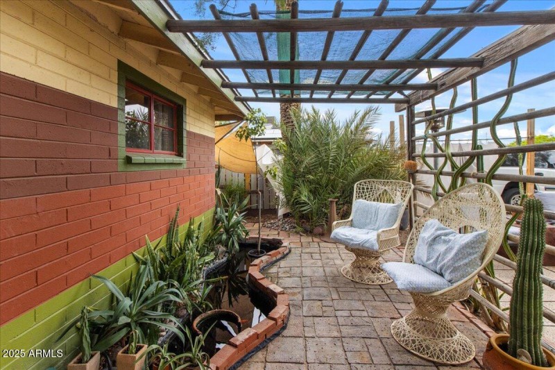07-Front patio