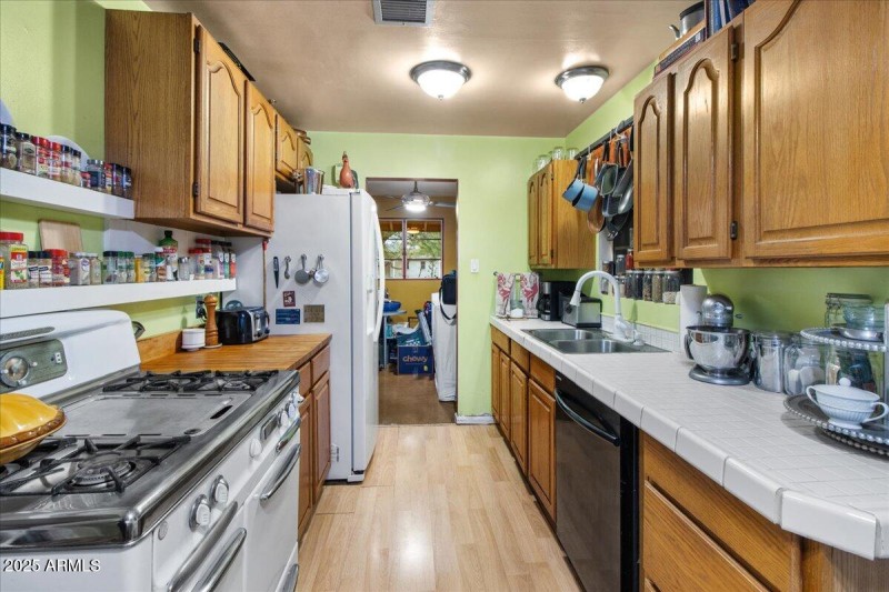 14-Kitchen