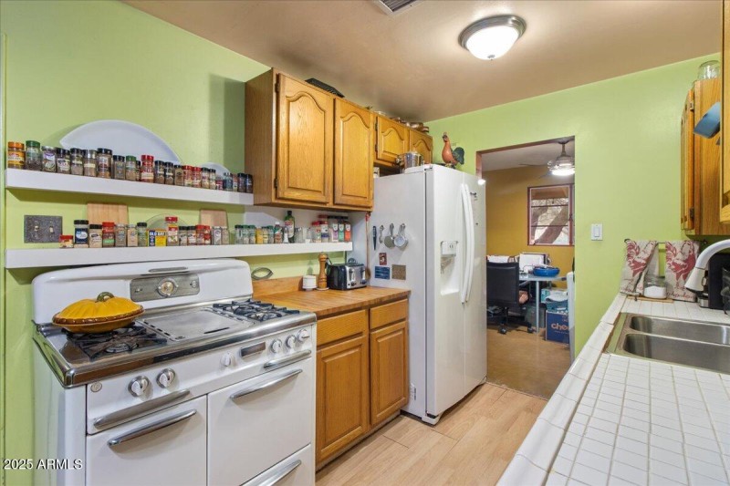 15-Kitchen