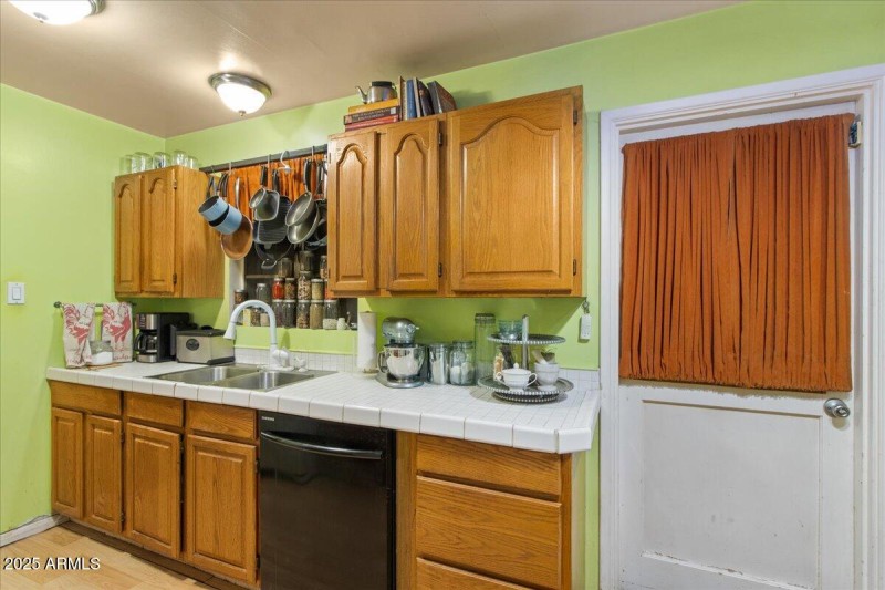 16-Kitchen