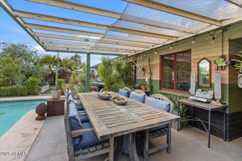 28-Back patio
